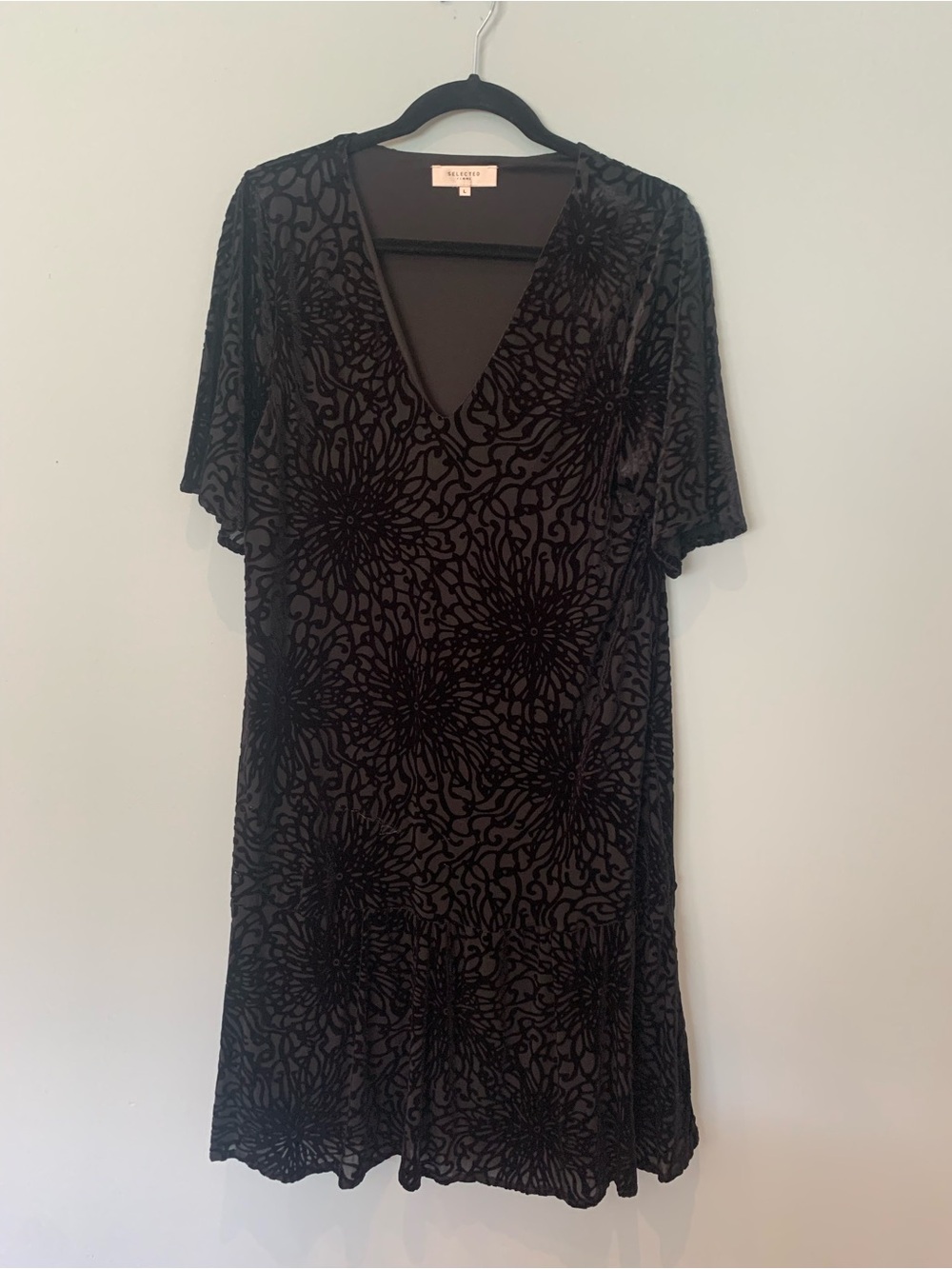 Velvet Burnout V-Neck Midi Dress - Black
